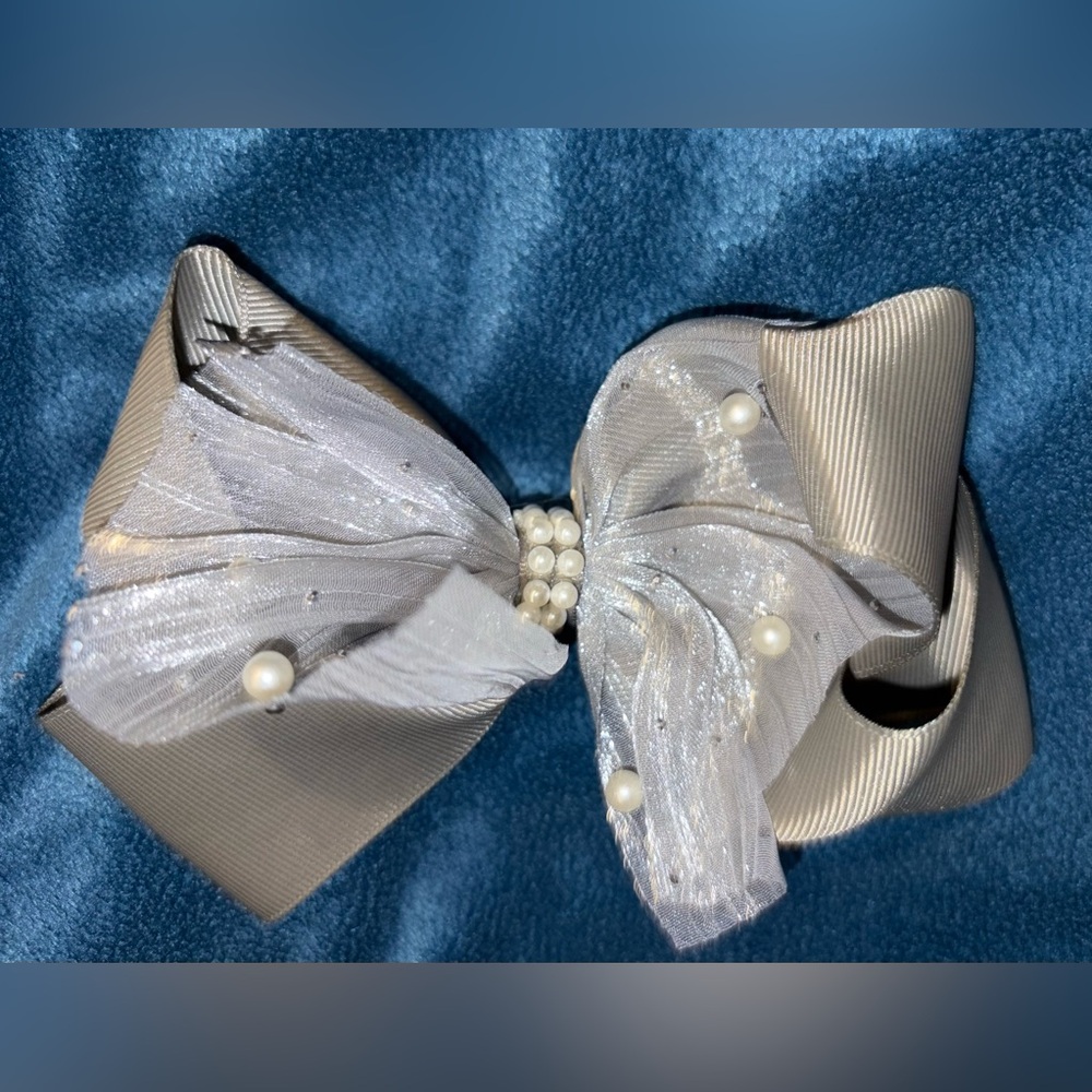 Pearl-Embellished Silver Hair Bow